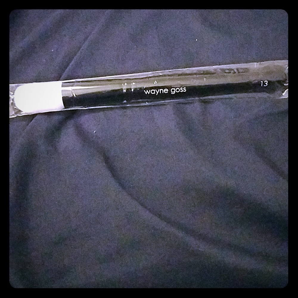 Wayne Goss #13 face brush